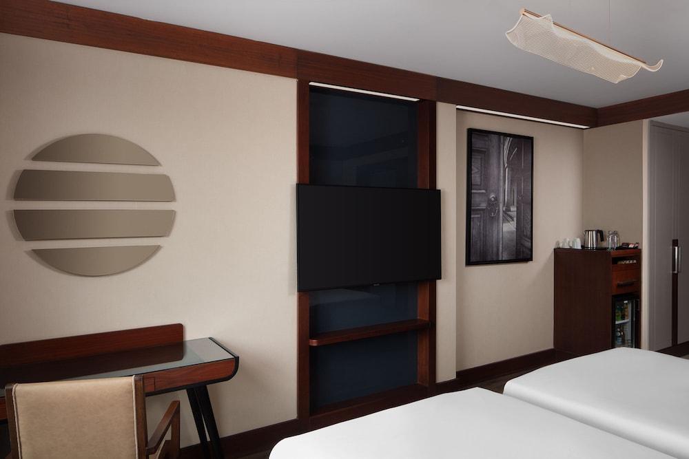 Sheraton Istanbul City Center - Tap to explore photos