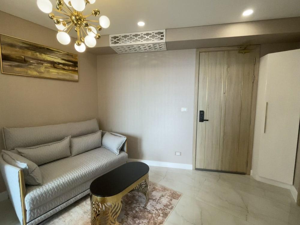 Copacabana Jomtien Beach Condo - Tap to explore photos