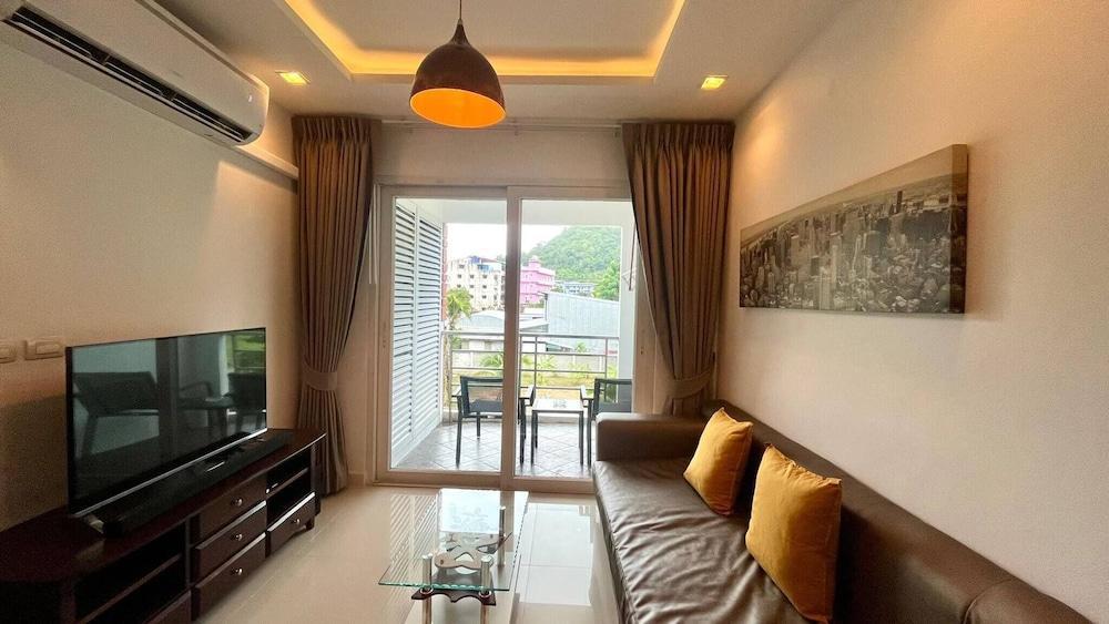 Large 1 Bedroom1 Bathroom 1 km Walking to Patong - Tap to explore photos