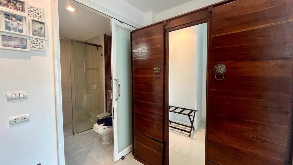 Large 1 Bedroom1 Bathroom 1 km Walking to Patong - Tap to explore photos
