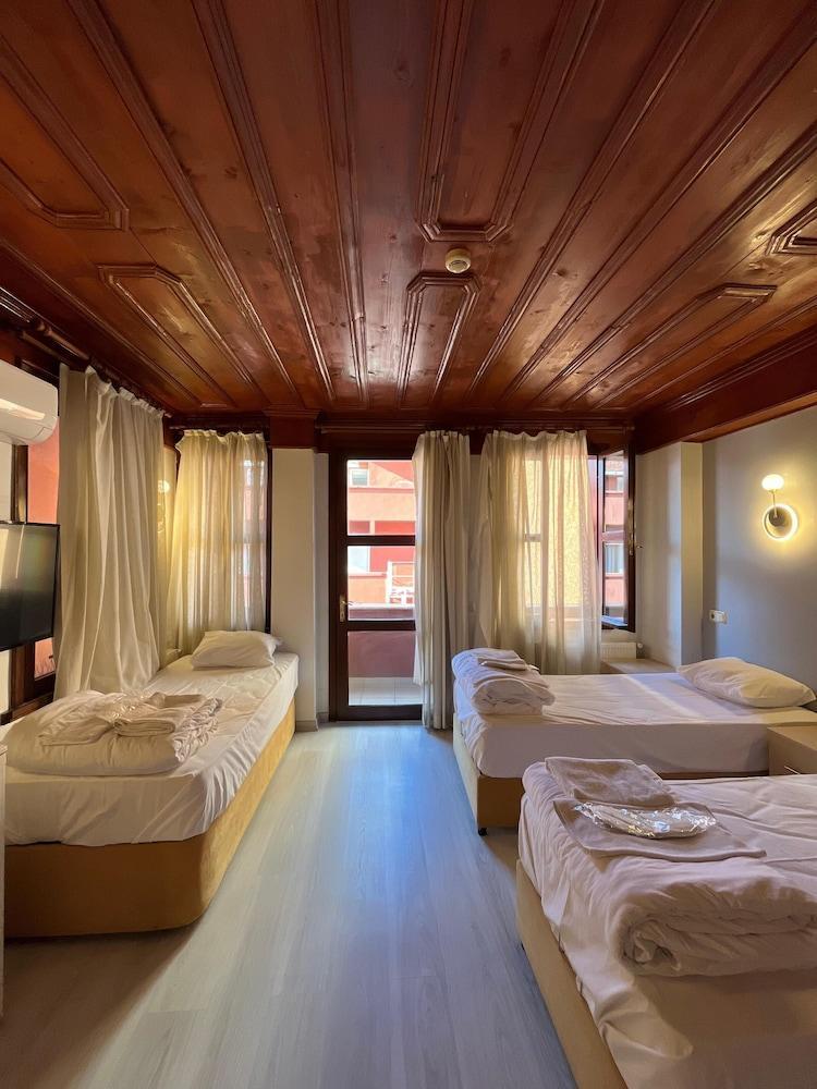 Adil Konak Hotel Room Type - Quadruple Room