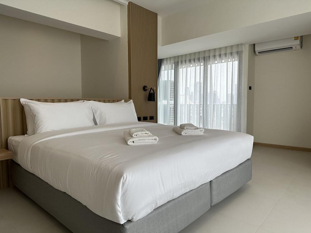 Jace Ratchada Hotel Room Type - Deluxe Room