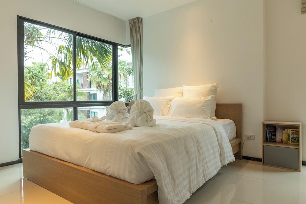 100mBeachfront gym Swimming Pools c100 Room Type - Condo, Pool View