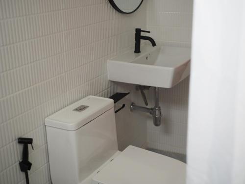 Krung Tone Hostel Room Type - Family Room with Private Bathroom Krung Tone Hostel Room Type - Family Room with Private Bathroom