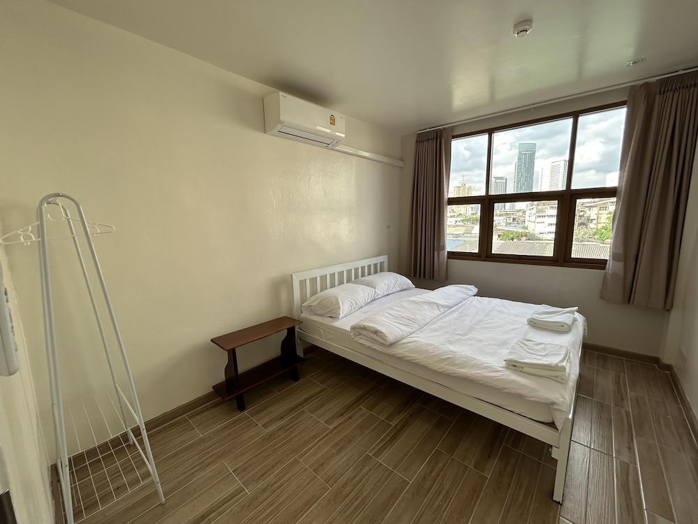Krung Tone Hostel Room Type - Double Room, Shared Bathroom