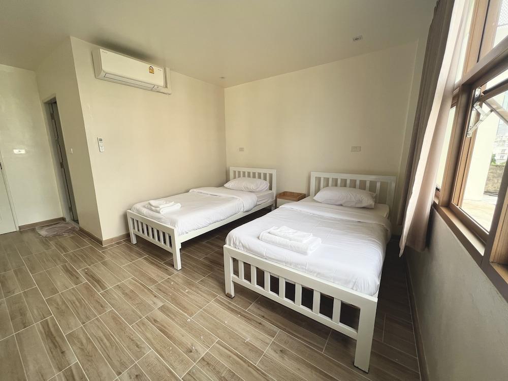 Krung Tone Hostel Room Type - Standard Twin Room