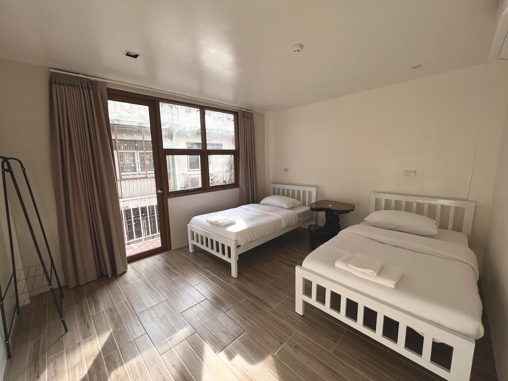 Krung Tone Hostel Room Type - Twin Room, Shared Bathroom