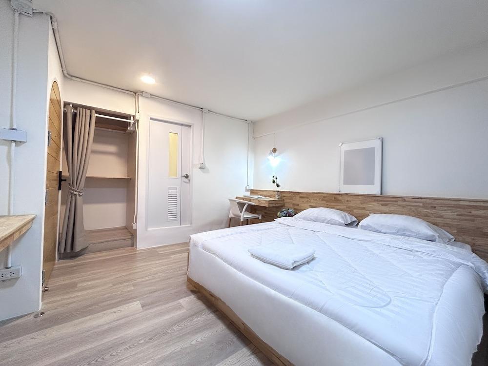 Letter Better Home Room Type - Deluxe Studio (No Window) (1 King Bed)
