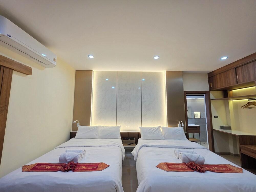 Majestic Seaside Pool Villa Room Type - Family Villa, 5 Bedrooms, Pool View Majestic Seaside Pool Villa Room Type - Family Villa, 5 Bedrooms, Pool View