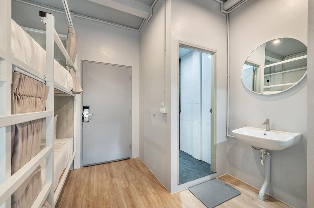 Ti Thong Hostel Room Type - Mixed Dormitory 4 Beds
