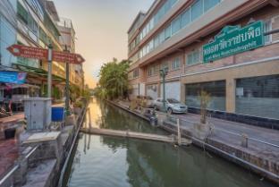 Ti Thong Hostel - Tap to explore photos