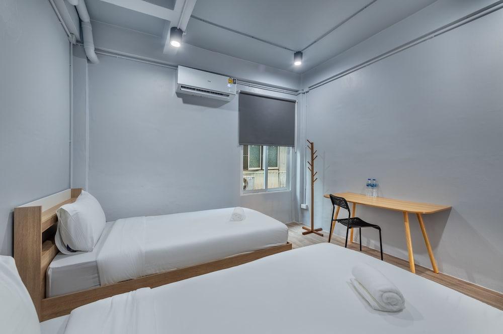 Ti Thong Hostel Room Type - Family Room for 4 People.