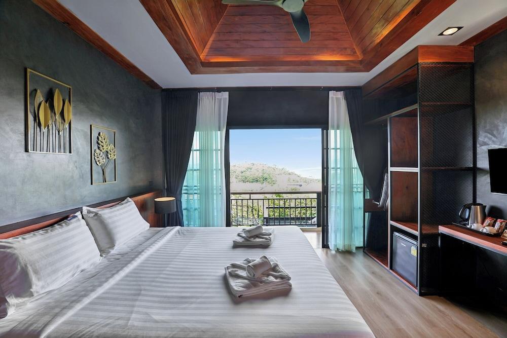 Pha Lae Tawan@Siray Room Type - Superior Villa, 1 King Bed