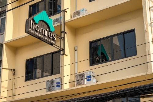 Homies Ratchada Hotel - Tap to explore photos