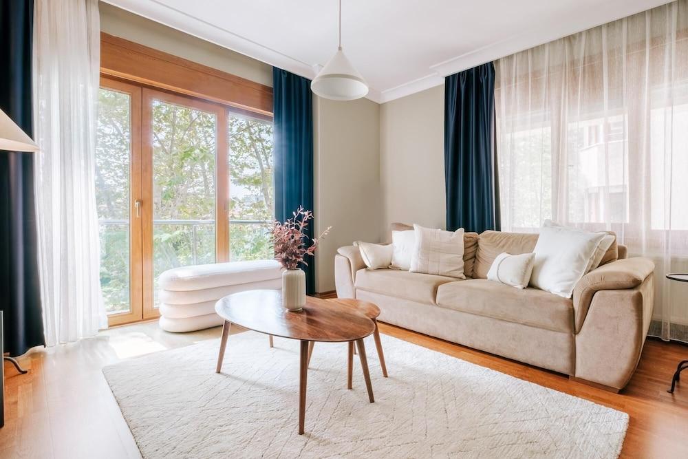 Stylish Retreat w Balcony 2 min to Bagdat Ave - Tap to explore photos