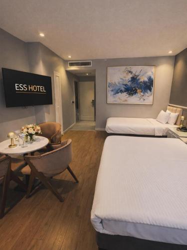 Ess Hotel - Tap to explore photos