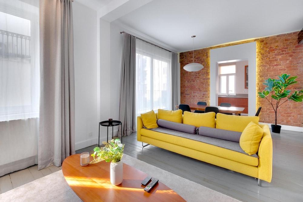 Historical Flat With Balcony Near Galata Tower - Tap to explore photos