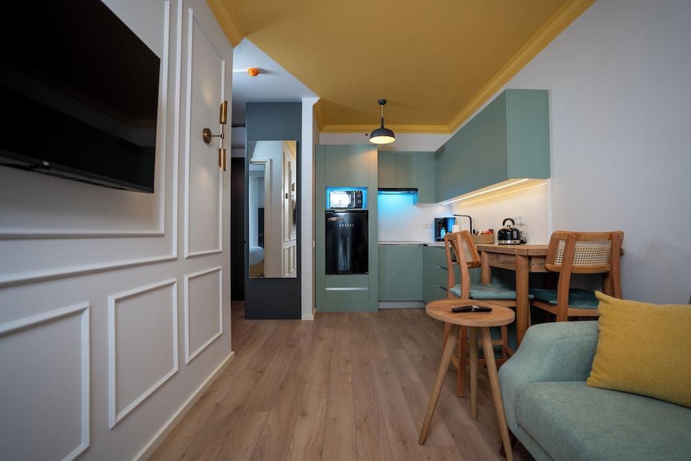 Bird Nest Suite Room Type - City Room