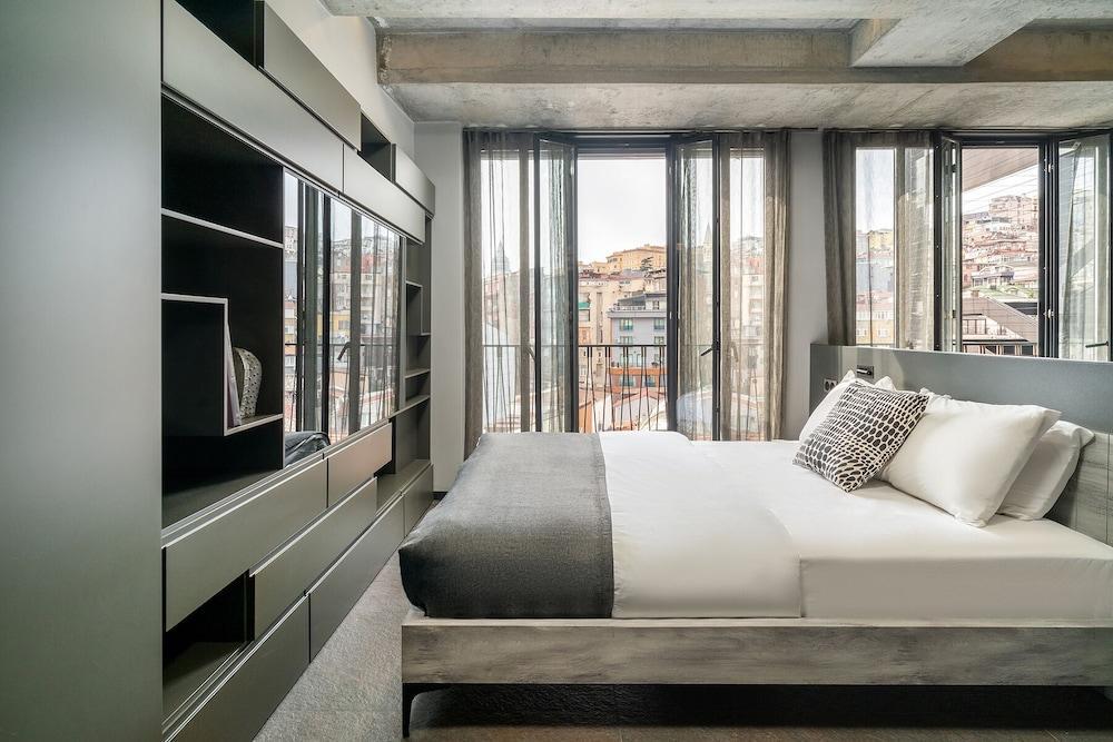 RA Apartments Room Type - City Apartment, 1 Queen Bed, City View
