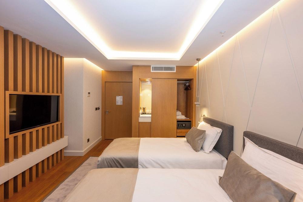 Baver Hotel Room Type - Superior Twin Room