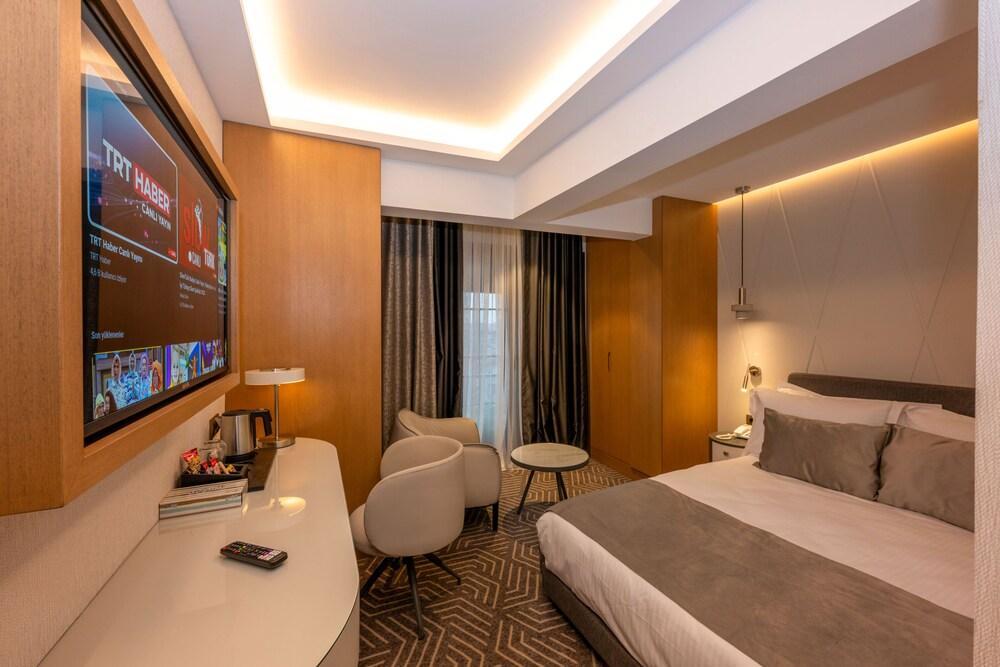 Baver Hotel Room Type - Deluxe Double Room