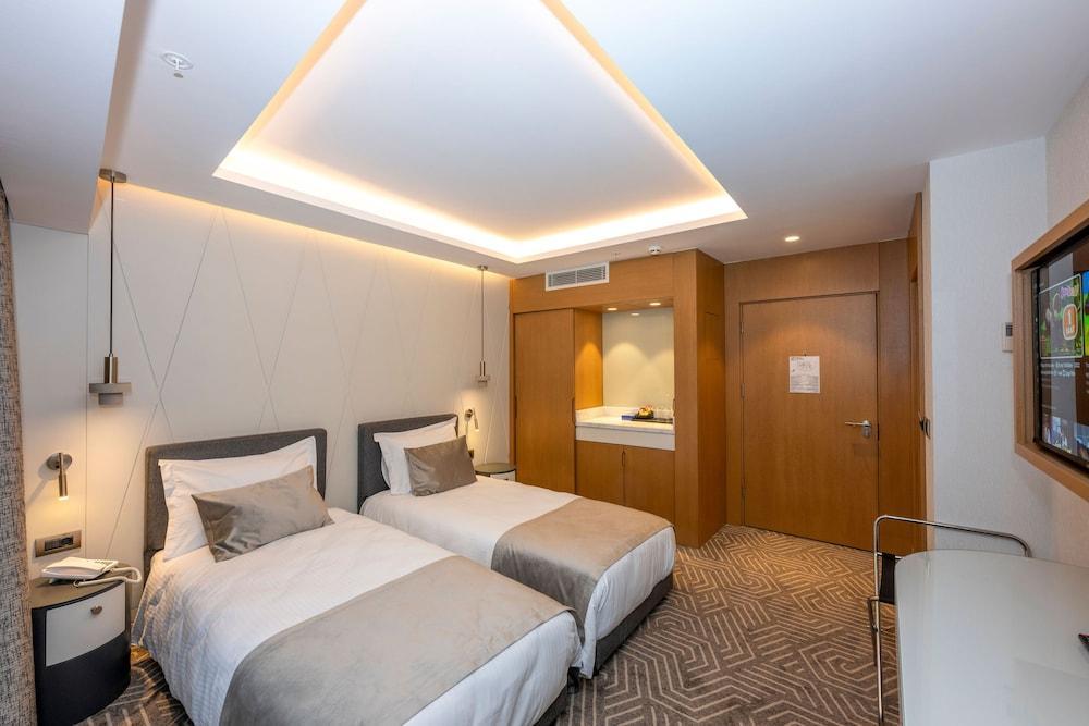 Baver Hotel Room Type - Deluxe Twin Room