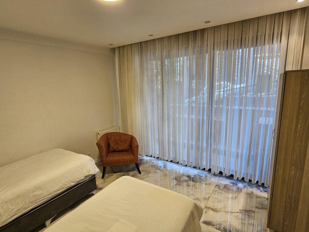Perfect Residence Taksim with pool - Tap to explore photos