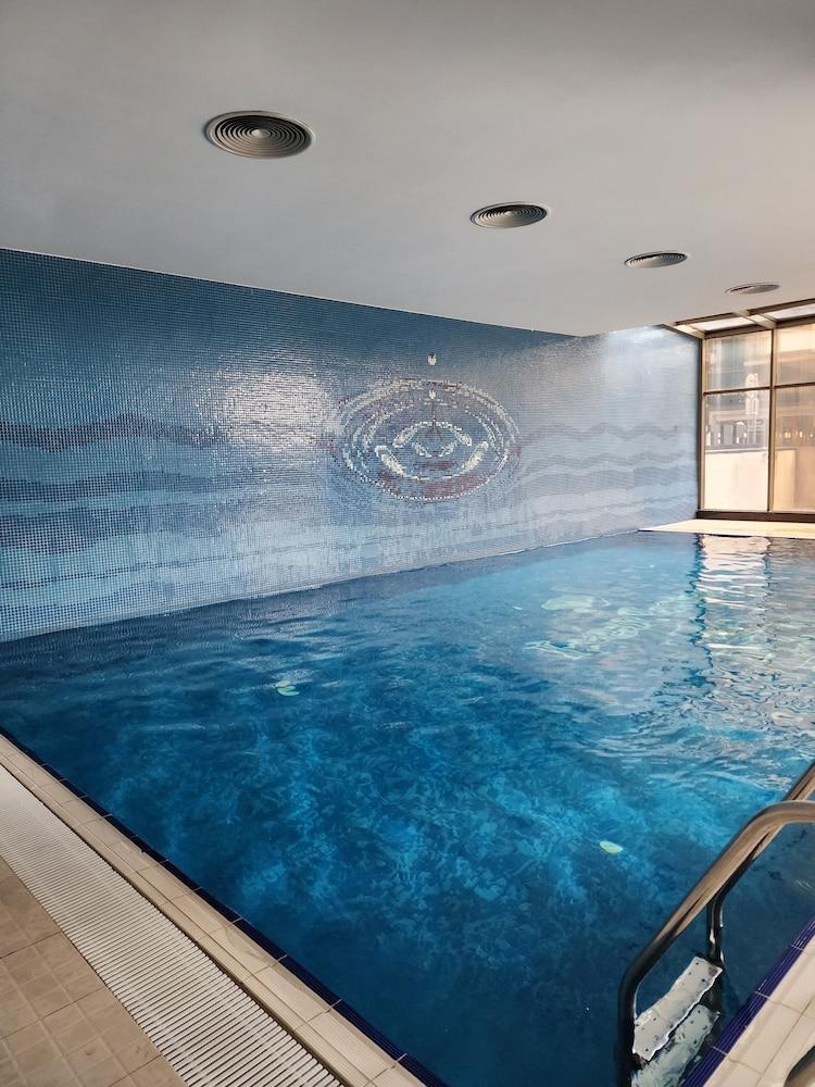 Perfect Residence Taksim with pool