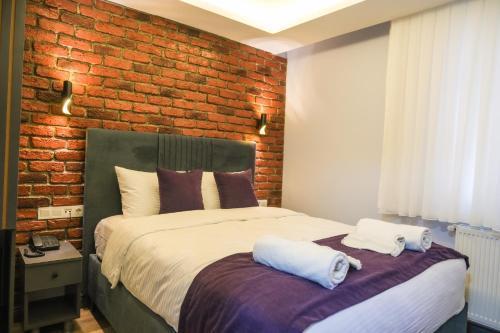 Yellow Mansion Room Type - Budget Double Room - Basement Floor