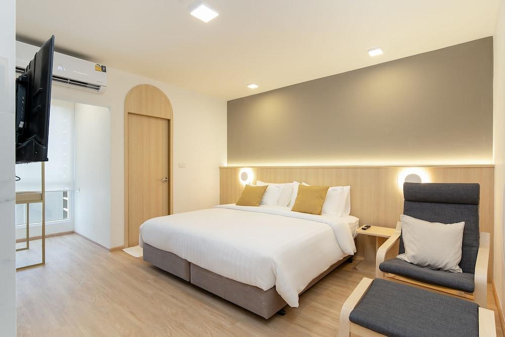 Diya Hotel Bangkok Room Type - Deluxe Double Room with balcony