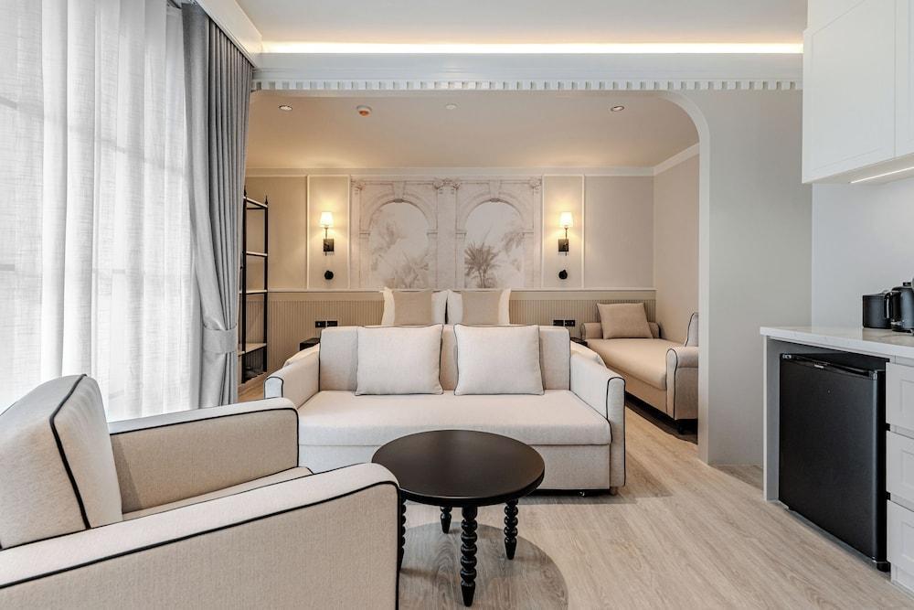 Chateau Du Village Patong Room Type - Junior Suite