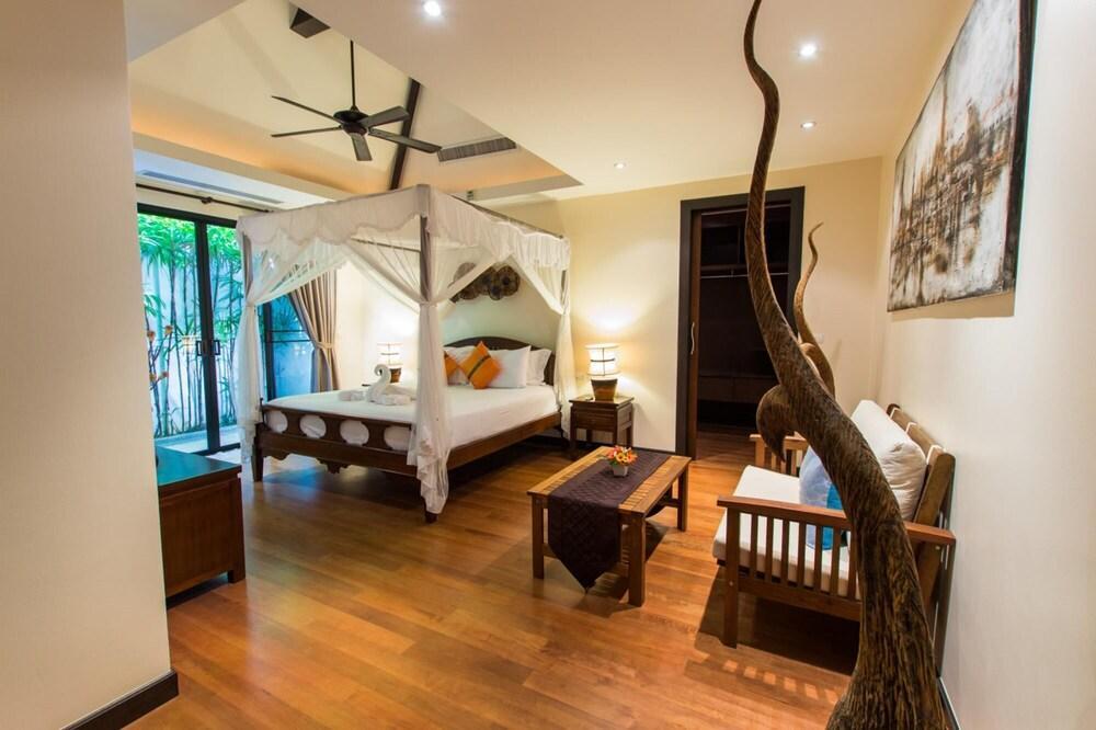 Tulip Pool Villa in Rawai - Tap to explore photos