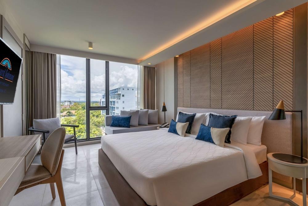 Howard Johnson by Wyndham Pattaya JC Room Type - Superior Room, 1 King Bed, Non Smoking