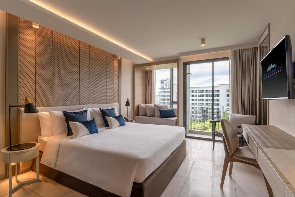 Howard Johnson by Wyndham Pattaya JC Room Type - Superior Room, 1 King Bed, Non Smoking, Balcony Howard Johnson by Wyndham Pattaya JC Room Type - Superior Room, 1 King Bed, Non Smoking, Balcony