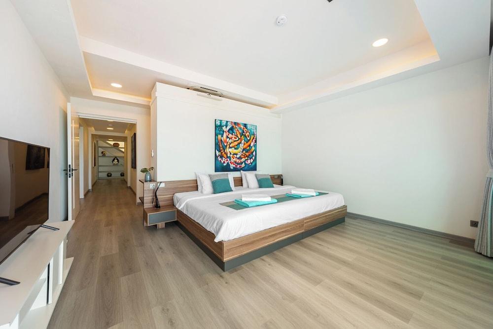 Master Peak - Tap to explore photos