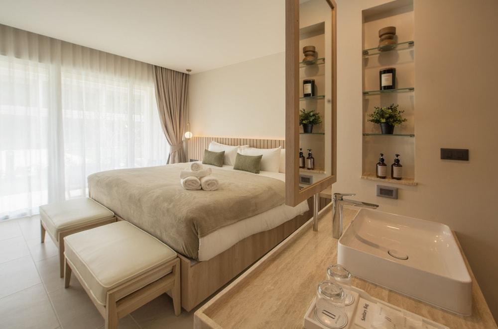 Niranapa Boutique Resort Room Type - Deluxe Room, Pool View