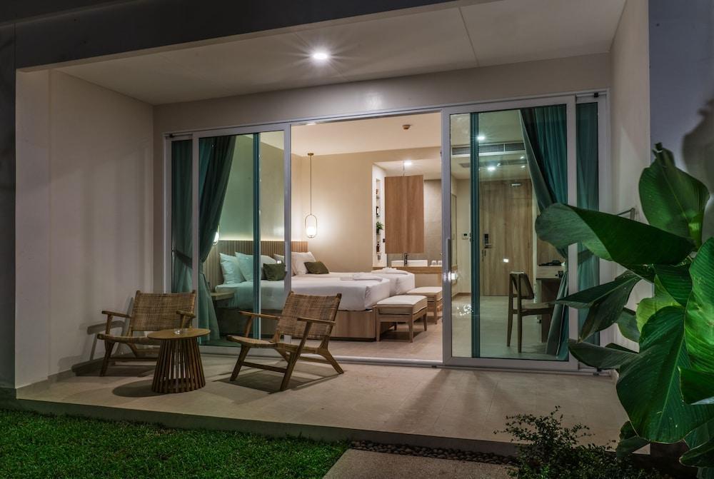 Niranapa Boutique Resort Room Type - Deluxe Room, Poolside