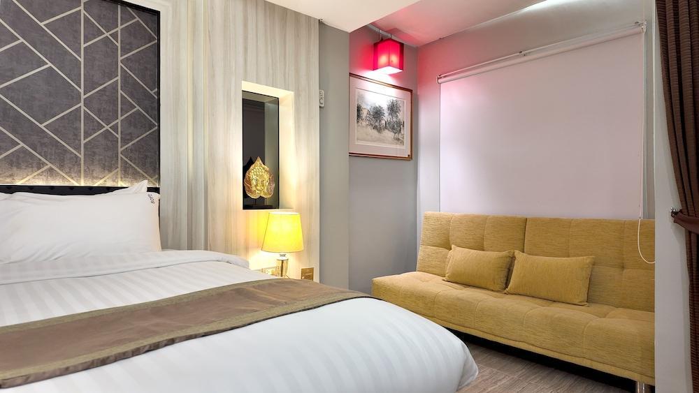 Aspira Suites Sukhumvit 20 Room Type - Premier Indoor Patio Room
