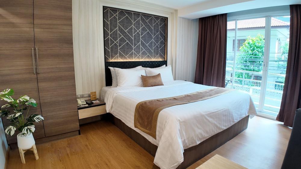 Aspira Suites Sukhumvit 20 Room Type - Studio, Balcony