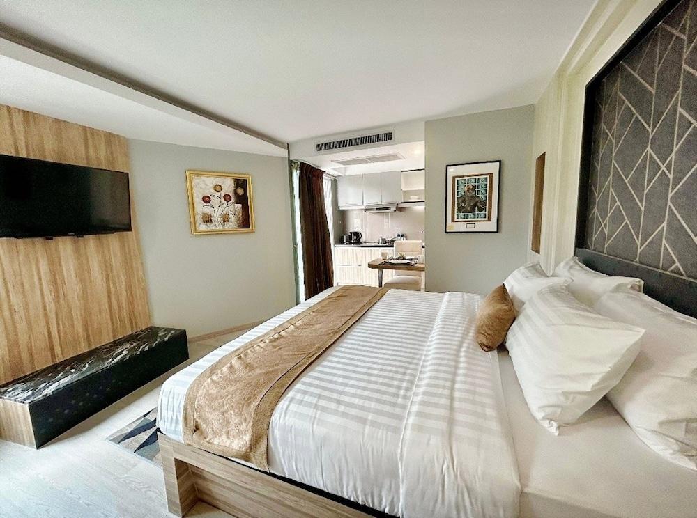 Aspira Suites Sukhumvit 20 Room Type - Premier Studio with Balcony Aspira Suites Sukhumvit 20 Room Type - Premier Studio with Balcony