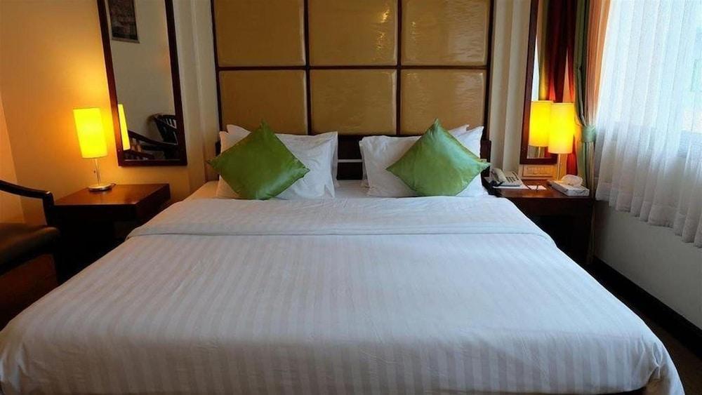 Business Inn Grand By Bunk - Tap to explore photos