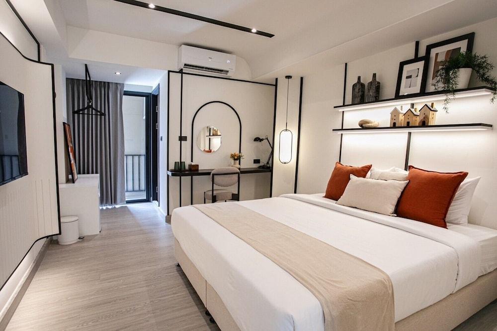 Pillow B Hotel Room Type - Deluxe Double room