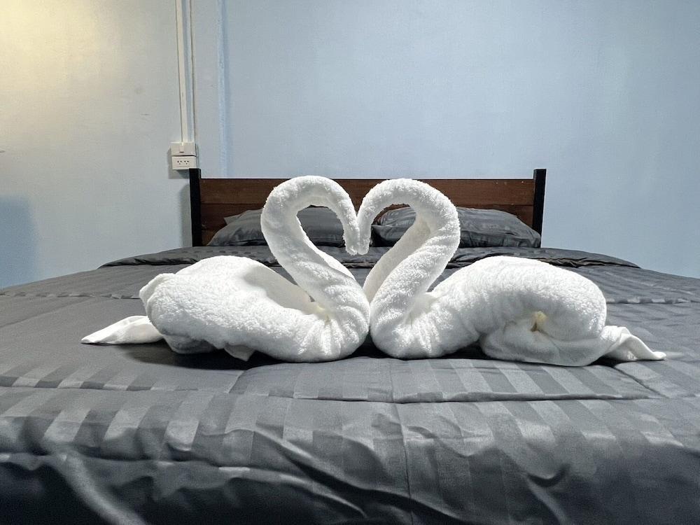 SS GUESTHOUSE Room Type - Basic Apartment, 1 King Bed