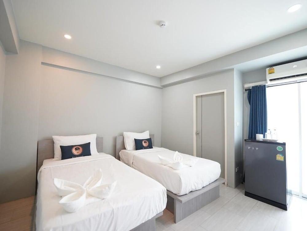 RoomQuest IT Square Don Mueang Airport - Tap to explore photos