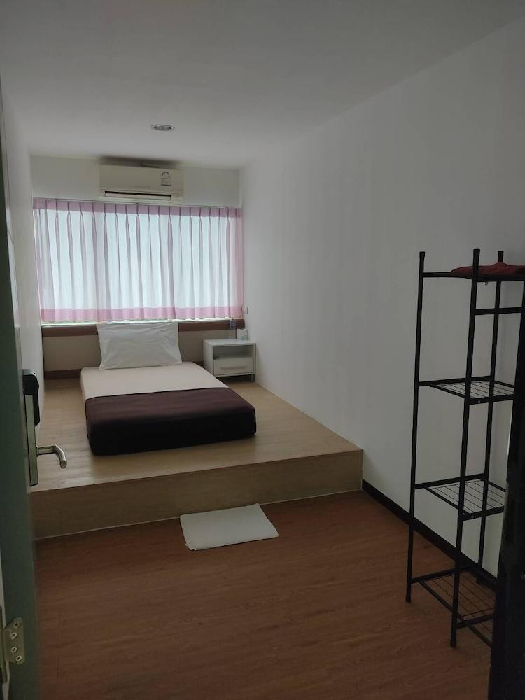 BKK TEAK Room Type - Basic Room