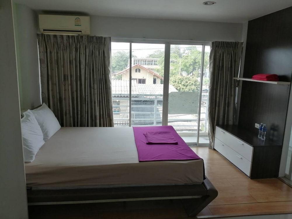 BKK TEAK Room Type - Deluxe Studio - Room B