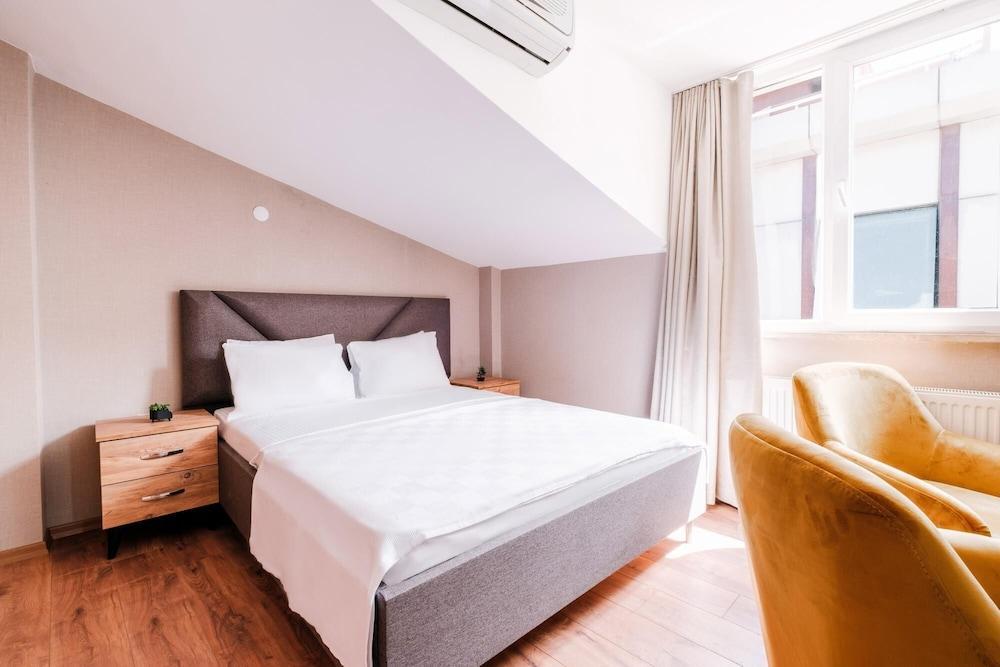 Studio Flat w Terrace and View 8 min to Torium