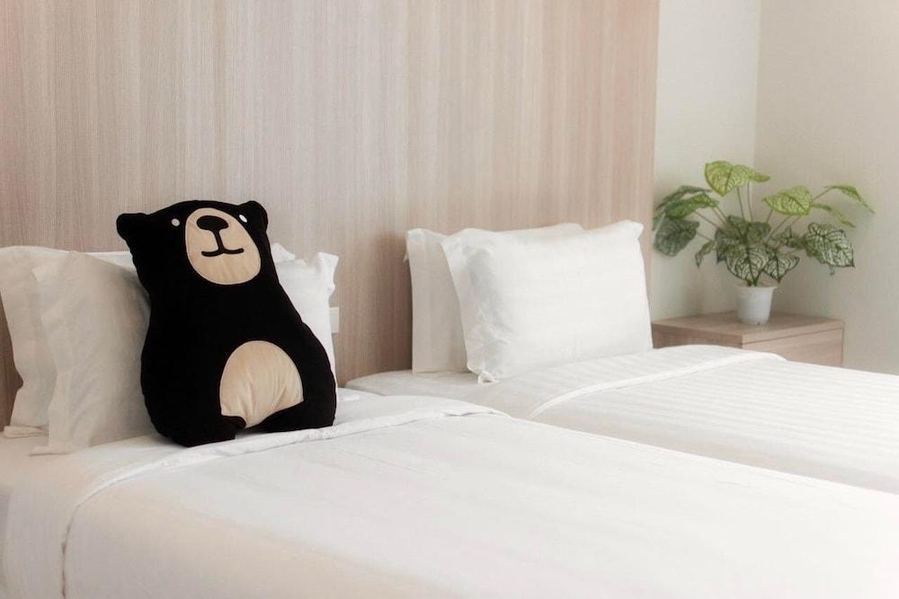 Bears Den Pattaya Room Type - Standard Room, Multiple Beds, Non Smoking