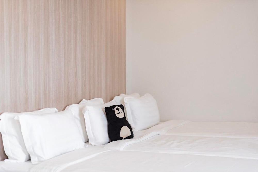 Bears Den Pattaya Room Type - Family Room, Multiple Beds, Non Smoking