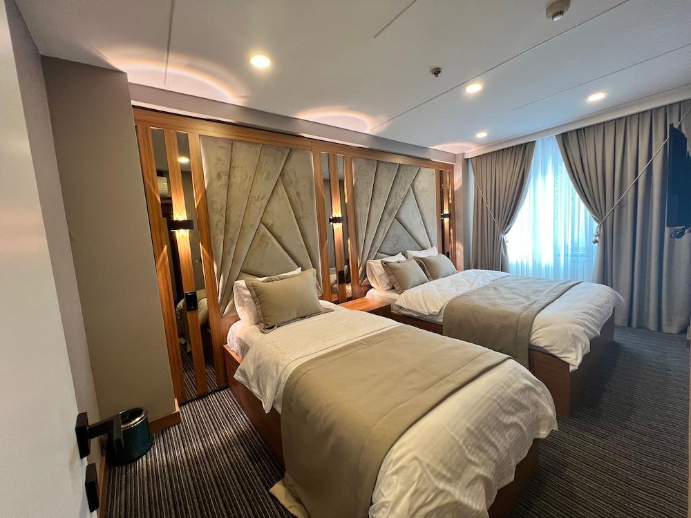 Vipinn hotels Room Type - Family Quadruple Room